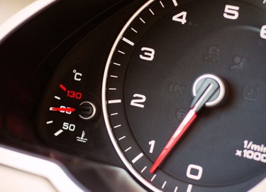 Что делать если двигатель не набирает обороты при нажатии на Газ? Когда меры можно предпринять самому, а когда обращаться в автосервис.