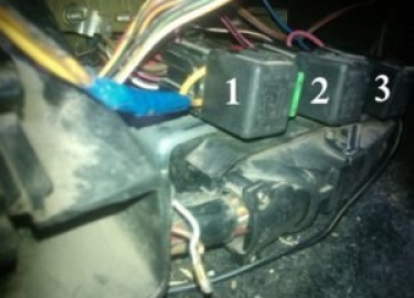 Где находится реле вентилятора охлаждения на ВАЗ-2110? Ознакомиться с данной информацией читатели могут в статье, которая представлена ниже. Матери...