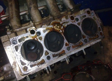 Как правильно проверять уровень масла в двигателе. На какой отметке должен быть уровень масла на щупе. Как узнать, когда нужна замена смазывающей ж...